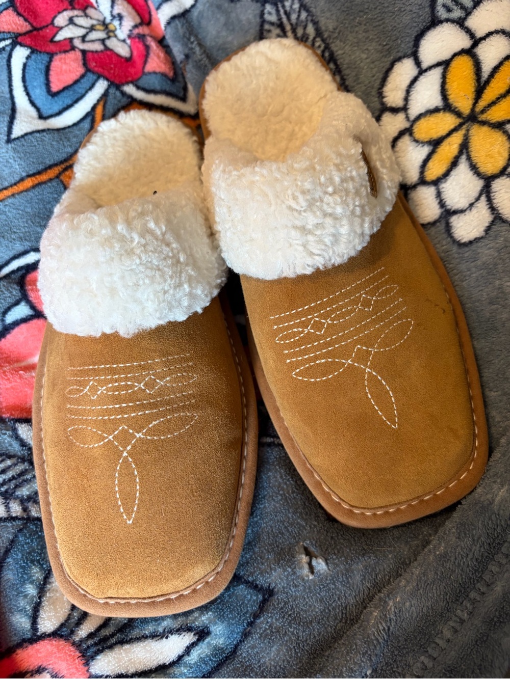 Women’s Ariat Chestnut Suede Shearling-Lined Slip-On Slippers